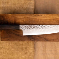 Hayabusa Gyuto VG-10 Tsuchime Damascus Ebony 210 mm - svestrani japanski kuhinjski nož s tankom i preciznom oštricom za pripremu mesa, ribe i povrća.