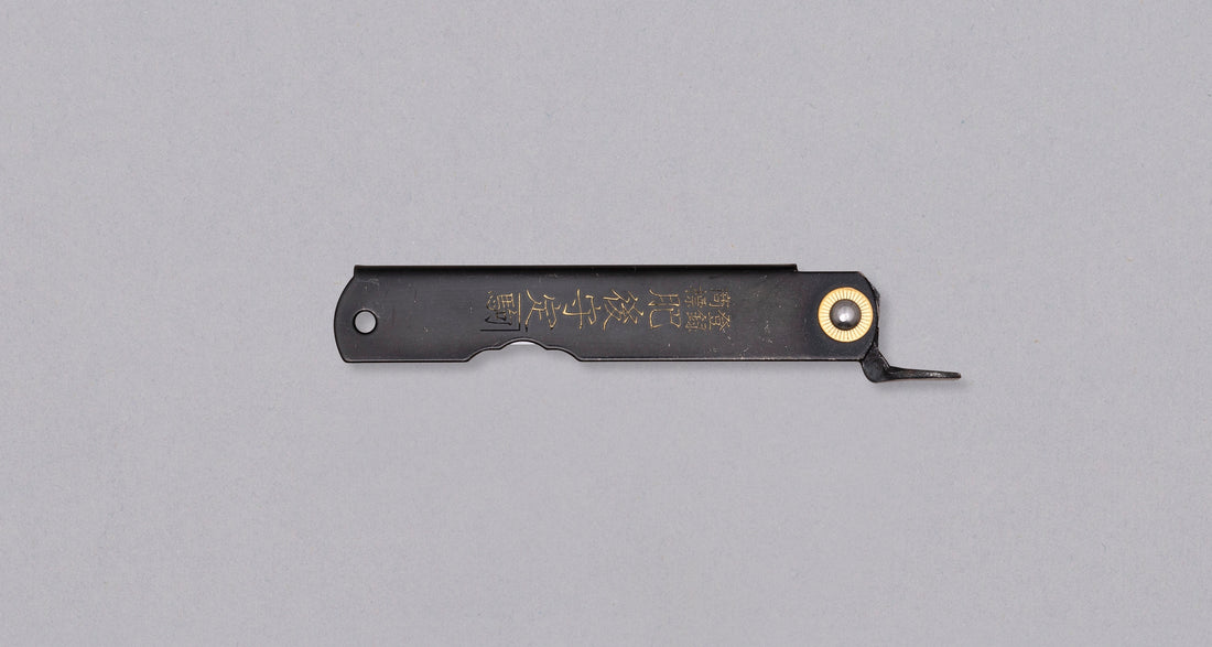 Higonokami Kengata žepni nož 75 mm_6  Higonokami je najpoznatiji japanski džepni nož. Oblik noža sliči obliku katane, a to nije slučajnost već povezanost sa samurajskom tradicijom. Srce noža je Shirogami čelik, oštrica će nakon određenog vremena dobiti malo patine.