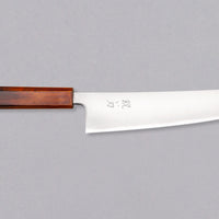 Nož Hokiyama Gyuto SRS13 Migaki 210 mm izvrstan je odabir za sve profesionalne kuhare i kuhare u duši koji vole noževe koji dugo zadržavaju svoju oštrinu, izuzetno su oštri, a pritom su laki za održavanje. Tradicionalni japanski minimalistički izgled oštrice savršeno nadopunjuje elegantna Urushi Flame hrastova drška.
