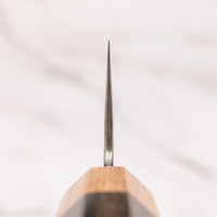 Kotetsu VG-10 Damascus Nakiri 160 mm je nož za povrće s vidljivim otiscima čekića i klasičnom japanskom (wa-style) drškom od pakka drva. Nož je iznimno tanak (1,9 mm) tako da će s lakoćom kliziti kroz sastojke, a odabir VG-10 nehrđajućeg čelika osigurava otpornost na hrđu, izdržljivost i otpornost na habanje.