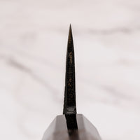 Prikaz choila Kurokaze Ryo-Deba Aogami #2 Kuro-uchi 150 mm, koji ističe snagu i robusnost oštrice, te prikazuje dvostrano brušenje i širinu rezila.