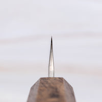 Kurosaki Petty Gekko VG-XEOS Migaki 130 mm_3 Kurosaki Petty iz linije Gekko još je jedan jedinstveni nož nastao u rukama nadarenog mladog kovačkog majstora Yu Kurosakija. Oštrica je obrađena do visokog sjaja, pa su u kovačnici nož nazvali Gekko – mjesečina. Oštrica je izrađena od novog VG-XEOS čelika s finom mikrostrukturom, stvorenom pomoću posebne metode taljenja. Čelik ima izvrsnu otpornost na habanje i koroziju.