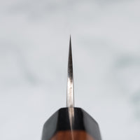 Choil noževa. Kurosaki sujihiki iz linije Fujin još je jedan jedinstven proizvod iz ruku talentiranog majstora Yu Kurosakija. Ističe se svojim jedinstvenim završnim izgledom tsuchime koji podsjeća na vjetar (Fujin znači Bog vjetra) i damast uzorkom te ima elegantnu osmerokutnu dršku od drva palisandera. Izrađen od nehrđajućeg čelika VG-10.