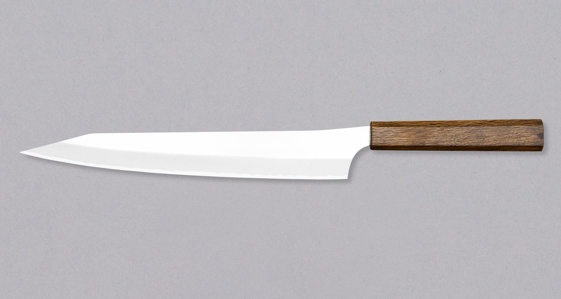 Kurosaki Sujihiki Gekko još je jedan jedinstveni nož nastao u rukama nadarenog mladog kovačkog majstora Yu Kurosakija. Oštrica je obrađena do visokog sjaja. Oštrica je izrađena od novog VG-XEOS čelika s finom mikrostrukturom, stvorenom pomoću posebne metode taljenja. Čelik ima izvrsnu otpornost na habanje i koroziju.