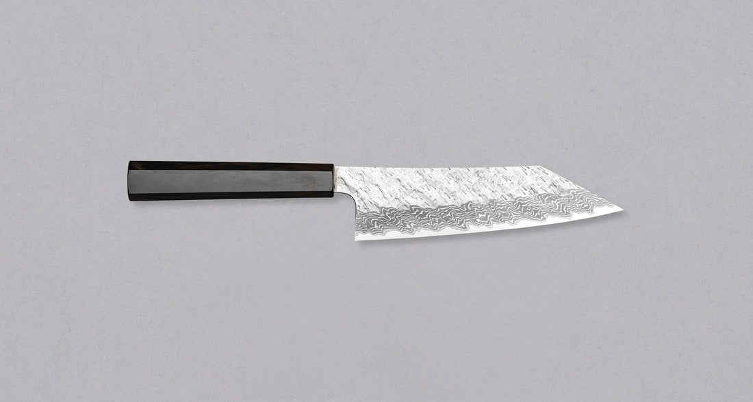 Nigara Bunka VG-10 Damascus Tsuchime višenamjenski je japanski kuhinjski nož pogodan za pripremu mesa, ribe i povrća. Jezgra od nehrđajućeg čelika VG-10 garancija je za  dugotrajnu oštrinu i minimalno održavanje. Iznimne karakteristike i izgled noža nadopunjuje drška japanskog tipa (Wa), izrađena od luksuzne ebanovine.
