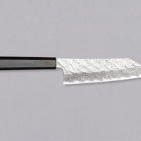 Nigara Bunka VG-10 Damascus Tsuchime višenamjenski je japanski kuhinjski nož pogodan za pripremu mesa, ribe i povrća. Jezgra od nehrđajućeg čelika VG-10 garancija je za dugotrajnu oštrinu i minimalno održavanje. Iznimne karakteristike i izgled noža nadopunjuje drška japanskog tipa (Wa), izrađena od luksuzne ebanovine.