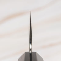 Choil. Nigara Gyuto VG-10 Damascus Tsuchime višenamjenski je japanski kuhinjski nož pogodan za pripremu mesa, ribe i povrća. Jezgra od nehrđajućeg čelika VG-10 garancija je za dugotrajnu oštrinu i minimalno održavanje. Iznimne karakteristike i izgled noža nadopunjuje drška japanskog tipa (Wa), izrađena od luksuzne ebanovine.