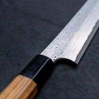 Nigara Kurozome Sakimaru Yanagiba Aogami #2 Damascus 270 mm tradicionalni je japanski nož koji se koristi za pripremu ribe. Duljina noža omogućuje korisniku rezanje ribljeg filea jednim potezom, što zajedno s jednostrano brušenom oštricom doprinosi briljantno glatkim kriškama sašimija.