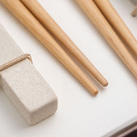 Poklon set štapića za jelo Haze – siva i bijela