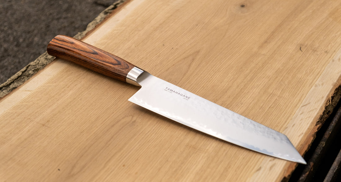 Tamahagane San Kengata 190 mm ili Bunka je svestran kuhinjski nož koji će blistati prilikom sjeckanja i rezanja na kuhinjskoj dasci. Veličina oštrice je 190 mm.  Noževe Tamahagane izrađuju u Nigati u Japanu, u regiji poznatoj po proizvodima od čelika. Napravljeni su na tradicionalan način uz upotrebu moderne tehnologije.