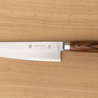 Tamahagane San Kengata 190 mm ili Bunka je svestran kuhinjski nož koji će blistati prilikom sjeckanja i rezanja na kuhinjskoj dasci. Veličina oštrice je 190 mm. Noževe Tamahagane izrađuju u Nigati u Japanu, u regiji poznatoj po proizvodima od čelika. Napravljeni su na tradicionalan način uz upotrebu moderne tehnologije.