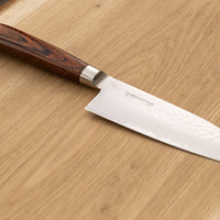 Santoku 120 mm je dobar za rezanje ribe, mesa i povrća. Oblik i dužina su primjerni za manji svestrani kuhinjski nož. Noževe Tamahagane izrađuju u Nigati u Japanu, u regiji poznatoj po proizvodima od čelika. Napravljeni su na tradicionalan način uz upotrebu moderne tehnologije.