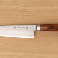 Santoku 175 mm je dobar za rezanje ribe, mesa i povrća. Oblik i dužina su primjerni za manji svestrani kuhinjski nož. Noževe Tamahagane izrađuju u Nigati u Japanu, u regiji poznatoj po proizvodima od čelika. Napravljeni su na tradicionalan način uz upotrebu moderne tehnologije.