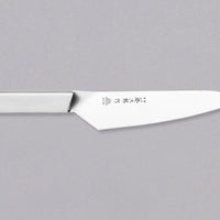 TOJIRO ORIGAMI Gyuto 180 mm praktičan je svestrani kuhinjski nož za kućne i profesionalne kuhare, koji ne zahtijeva mnogo održavanja. Ističe se jedinstvenim dizajnom-nož je izrađen od jednog presavijenog komada, bez varenja. Dizajn je nagrađen svjetski poznatom nagradom za dizajn proizvoda, nagradom iF Design Award.