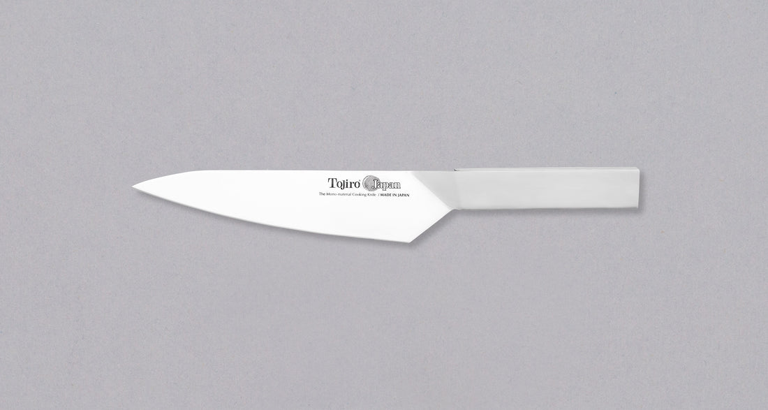 TOJIRO ORIGAMI Gyuto 180 mm praktičan je svestrani kuhinjski nož za kućne i profesionalne kuhare, koji ne zahtijeva mnogo održavanja. Ističe se jedinstvenim dizajnom-nož je izrađen od jednog presavijenog komada, bez varenja. Dizajn je nagrađen svjetski poznatom nagradom za dizajn proizvoda, nagradom iF Design Award.