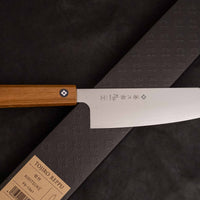 Tojiro Bunka Reppu SG2 170 mm nož s elegantnim SG2 prašnim čelikom i drvenom japanskom drškom od tikovine, idealan za svestrane kuhinjske zadatke.