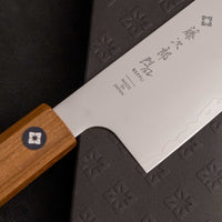 Tojiro Bunka Reppu SG2 170 mm nož s elegantnim SG2 prašnim čelikom i drvenom japanskom drškom od tikovine, idealan za svestrane kuhinjske zadatke.