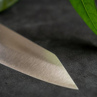 Kurosaki Bunka Gekko još je jedan jedinstveni nož nastao u rukama nadarenog mladog kovačkog majstora Yu Kurosakija. Oštrica je obrađena do visokog sjaja. Oštrica je izrađena od novog VG-XEOS čelika s finom mikrostrukturom, stvorenom pomoću posebne metode taljenja. Čelik ima izvrsnu otpornost na habanje i koroziju.