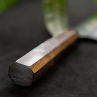 Kurosaki Bunka Gekko još je jedan jedinstveni nož nastao u rukama nadarenog mladog kovačkog majstora Yu Kurosakija. Oštrica je obrađena do visokog sjaja. Oštrica je izrađena od novog VG-XEOS čelika s finom mikrostrukturom, stvorenom pomoću posebne metode taljenja. Čelik ima izvrsnu otpornost na habanje i koroziju.