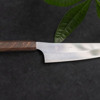 Kurosaki Bunka Gekko još je jedan jedinstveni nož nastao u rukama nadarenog mladog kovačkog majstora Yu Kurosakija. Oštrica je obrađena do visokog sjaja. Oštrica je izrađena od novog VG-XEOS čelika s finom mikrostrukturom, stvorenom pomoću posebne metode taljenja. Čelik ima izvrsnu otpornost na habanje i koroziju.