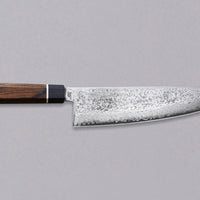 Black Damascus Gyuto 200 mm_1 Nova Black Damacsus linija s 33 slojnim damast uzorkom zbog kojeg je svaki nož unikatno djelo. Izvanredno tanak profil oštrice (1,8 mm) te tvrd japanski čelik su garancija za glatku i dugotrajnu oštrinu.