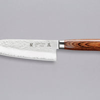 Santoku 175 mm je dobar za rezanje ribe, mesa i povrća. Oblik i dužina su primjerni za manji svestrani kuhinjski nož. Noževe Tamahagane izrađuju u Nigati u Japanu, u regiji poznatoj po proizvodima od čelika. Napravljeni su na tradicionalan način uz upotrebu moderne tehnologije.