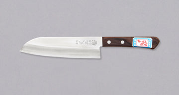 Shibamasa Santoku VG-5 170 mm je nož s iznimnim omjerom između kvalitete i cijene. Ima sve karakteristike japanskog noža: nehrđajući čelik, svestrani oblik oštrice, kasumi završetak i finu oštrinu koja će biti dorasla svakom zadatku u kuhinji. Oštrica je iznimno tanka, stoga će bez teškoća kliziti kroz namirnice.