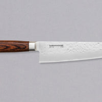 Tamahagane "TSUBAME" Kengata 190 mm_2Tamahagane San Kengata 190 mm ili Bunka je svestran kuhinjski nož koji će blistati prilikom sjeckanja i rezanja na kuhinjskoj dasci. Veličina oštrice je 190 mm. Noževe Tamahagane izrađuju u Nigati u Japanu, u regiji poznatoj po proizvodima od čelika. Napravljeni su na tradicionalan način uz upotrebu moderne tehnologije.