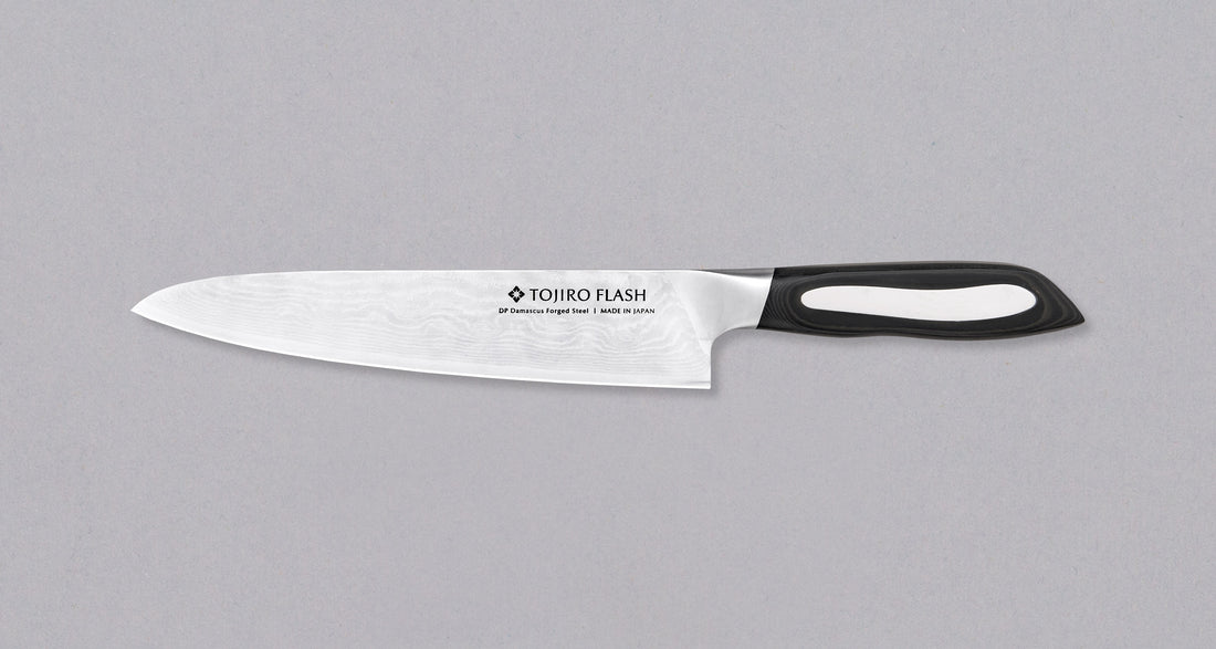 Elegantan i futuristički set Tojiro Flash Gift je kao stvoren za svakoga tko želi pomoću dva noža zadovoljiti skoro sve kuhinjske potrebe. Slojevitost oštrice služi da je sredina super oštra te istovremeno jaka i fleksibilna. Primjerna za sve kuharske entuzijaste i profesionalne kuhare.