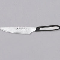 Tojiro Steak set je za mesojede! Elegantan i futuristički set obavezna je kupnja za sve ljubitelje odrezaka koji su se već upoznali s oštrinom japanskih noževa. Čelik VG-10 idealan je odabir za oštar nož za odreske jer je vrlo otporan na koroziju, ima nehrđajuća svojstva, ali još uvijek može postići vrlo finu oštrinu.