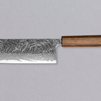 Tsunehisa Nakiri AUS-10 Nami 165 mm tradicionalan je japanski nož za pripremu povrća, ali ga, naravno, možete upotrebljavati i kao svestrani kuhinjski nož. AUS-10 je nehrđajući čelik s finom oštrinom koju će, zbog tvrdoće (oko 62HRC), zadržati vrlo dugo. Zbog visokog udjela kroma i posljedično dobre otpornosti na koroziju, održavanje noža bit će vrlo jednostavno.