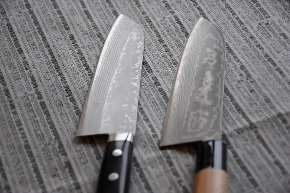 Etsu Village Santoku Damascus Black 170 mm_5  Ručno kovan Kunio Masutani damask nož. Santoku koristi se za rezanje povrća, ribe i mesa. Oblik i dužina su primjerni za manji svestrani kuhinjski nož koji će zablistati prilikom rezanja i sjeckanja na kuhinjskoj dasci. Za domaću te profesionalnu upotrebu.