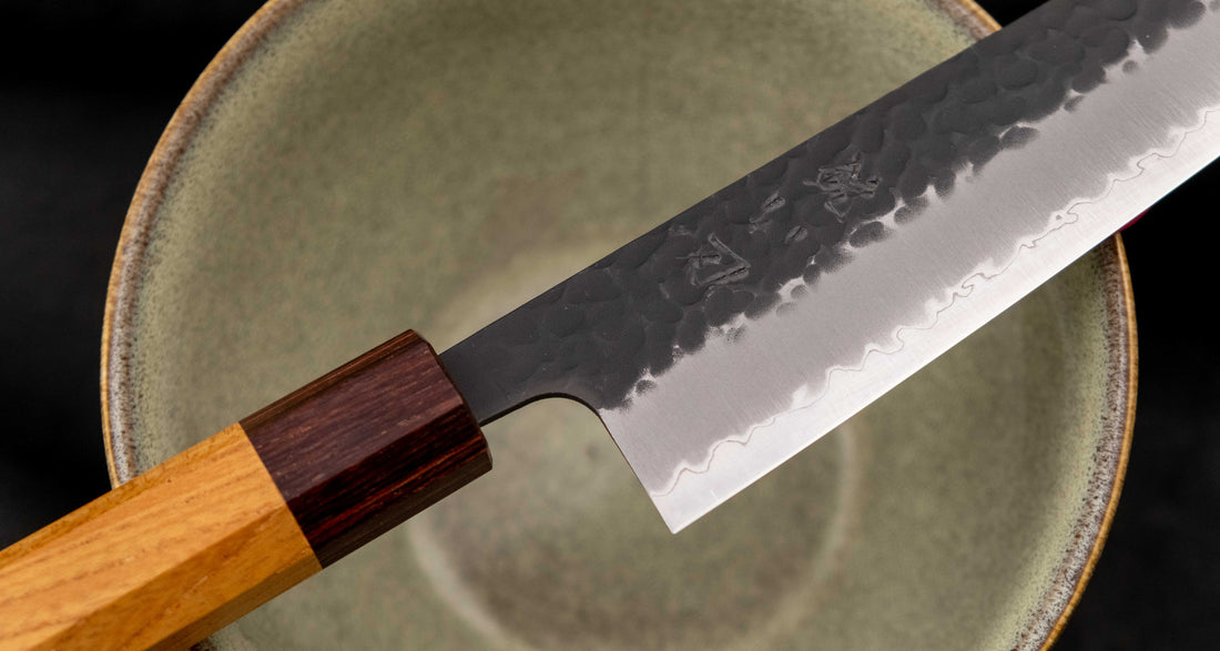 Hokiyama Bunka Aogami Super Kuro-uchi 170 mm svestrani je japanski kuhinjski nož namijenjen za pripremu mesa, ribe i povrća. Ima izrazit kiritsuke vršak ("K-vršak"), koji je dizajniran za precizan rad. Sredina ovog noža je od Hitachi Super Blue čelika (Aogami Super) koji seže u sam vrh kvalitetnijih japanskih čelika.