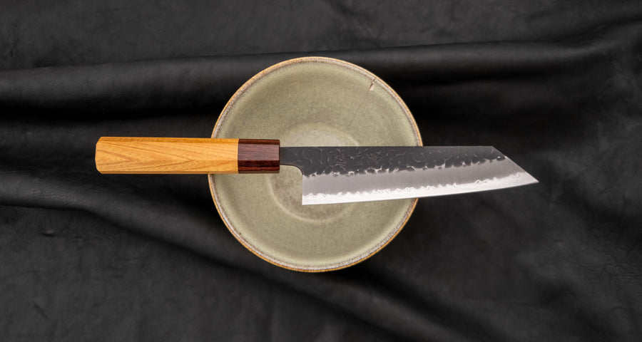 Hokiyama Bunka Aogami Super Kuro-uchi 170 mm svestrani je japanski kuhinjski nož namijenjen za pripremu mesa, ribe i povrća. Ima izrazit kiritsuke vršak ("K-vršak"), koji je dizajniran za precizan rad. Sredina ovog noža je od Hitachi Super Blue čelika (Aogami Super) koji seže u sam vrh kvalitetnijih japanskih čelika.