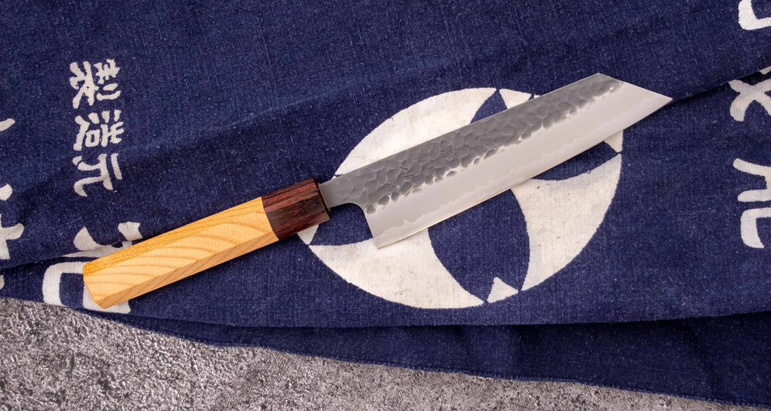 Hokiyama Bunka Aogami Super Kuro-uchi 170 mm svestrani je japanski kuhinjski nož namijenjen za pripremu mesa, ribe i povrća. Ima izrazit kiritsuke vršak ("K-vršak"), koji je dizajniran za precizan rad. Sredina ovog noža je od Hitachi Super Blue čelika (Aogami Super) koji seže u sam vrh kvalitetnijih japanskih čelika.