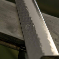 Hokiyama Bunka Aogami Super Kuro-uchi 170 mm svestrani je japanski kuhinjski nož namijenjen za pripremu mesa, ribe i povrća. Ima izrazit kiritsuke vršak ("K-vršak"), koji je dizajniran za precizan rad. Sredina ovog noža je od Hitachi Super Blue čelika (Aogami Super) koji seže u sam vrh kvalitetnijih japanskih čelika.