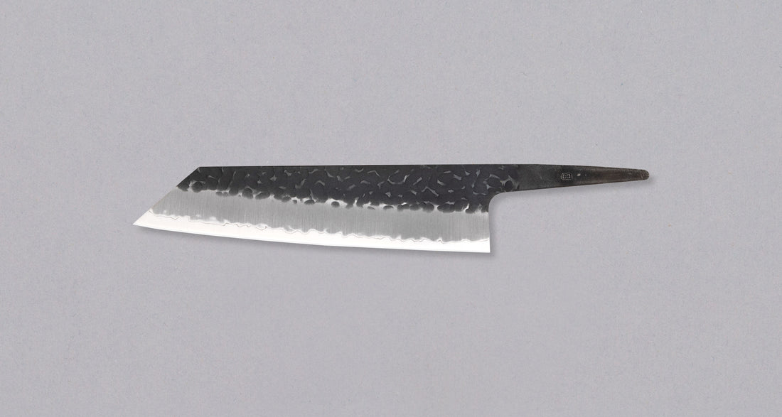 Hokiyama Bunka Aogami Super Kuro-uchi 170 mm svestrani je japanski kuhinjski nož namijenjen za pripremu mesa, ribe i povrća. Ima izrazit kiritsuke vršak ("K-vršak"), koji je dizajniran za precizan rad. Sredina ovog noža je od Hitachi Super Blue čelika (Aogami Super) koji seže u sam vrh kvalitetnijih japanskih čelika.