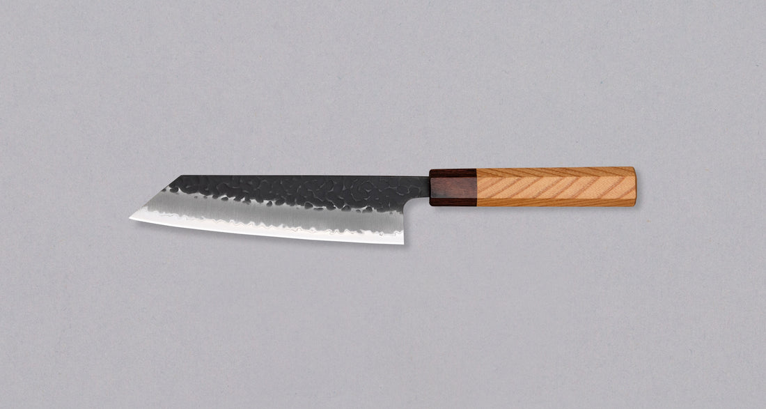 Hokiyama Bunka Aogami Super Kuro-uchi 170 mm svestrani je japanski kuhinjski nož namijenjen za pripremu mesa, ribe i povrća. Ima izrazit kiritsuke vršak ("K-vršak"), koji je dizajniran za precizan rad. Sredina ovog noža je od Hitachi Super Blue čelika (Aogami Super) koji seže u sam vrh kvalitetnijih japanskih čelika.