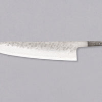 Hokiyama Gyuto 440C Damascus 210mm, svestrani je japanski kuhinjski nož (Chef's knife) koji će doći do izražaja kod najrazličitijih kuhinjskih zadataka. Jezgra noža izrađena je od nehrđajućeg čelika 440C, tvrdoće 59 HRC. Nož nema namještenu dršku, to vam omogućuje da po narudžbi izradite svoj vlastiti jedinstveni nož! 