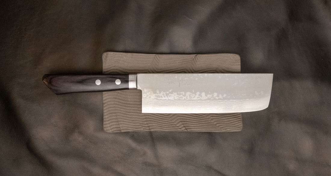 Masutani Wide Nakiri Damascus Black 165 mm