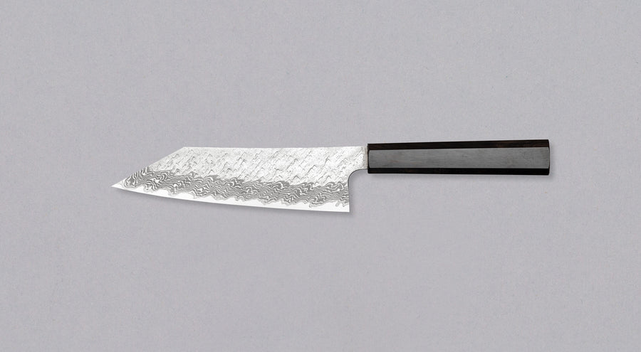 Nigara Bunka VG-10 Damascus Tsuchime višenamjenski je japanski kuhinjski nož pogodan za pripremu mesa, ribe i povrća. Jezgra od nehrđajućeg čelika VG-10 garancija je za  dugotrajnu oštrinu i minimalno održavanje. Iznimne karakteristike i izgled noža nadopunjuje drška japanskog tipa (Wa), izrađena od luksuzne ebanovine.