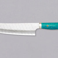 Nigara Kiri-Gyuto SG2 Migaki Tsuchime Turquoise 210 mm višenamjenski je japanski kuhinjski nož, pogodan za pripremu mesa, ribe i povrća. Jezgra od SG2 praškastog čelika i hamaguri presjek profila osiguravaju dugotrajnu oštrinu i minimalno održavanje. Odrezani kiritsuke vršak pomaže nam pregledati i precizno rezati hranu.
