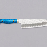 Nigara Santoku SG2 Migaki Tsuchime Turquoise 180 mm višenamjenski je japanski kuhinjski nož, pogodan za pripremu mesa, ribe i povrća. Jezgra od SG2 praškastog čelika i hamaguri presjek profila osiguravaju dugotrajnu oštrinu i minimalno održavanje.