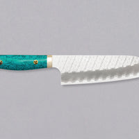 Nigara Santoku SG2 Migaki Tsuchime Turquoise 180 mm višenamjenski je japanski kuhinjski nož, pogodan za pripremu mesa, ribe i povrća. Jezgra od SG2 praškastog čelika osigurava dugotrajnu oštrinu i minimalno održavanje.