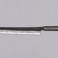 Nigara Sakimaru Sujihiki SG2 Kurouchi Tsuchime 270 mm [Ebony] tradicionalni je japanski nož koji se koristi za pripremu ribe (za sašimi i nigiri suši) i mesa. Jezgra od praškastog čelika SG2 i konkavan presjek profila (hollow grind) jamstvo su za dugotrajnu oštrinu i minimalno održavanje.