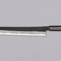Nigara Sakimaru Sujihiki SG2 Kurouchi Tsuchime 300 mm [Ebony] tradicionalni je japanski nož koji se koristi za pripremu ribe (za sašimi i nigiri suši) i mesa. Jezgra od praškastog čelika SG2 i konkavan presjek profila (hollow grind) jamstvo su za dugotrajnu oštrinu i minimalno održavanje.