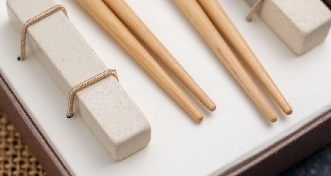 Poklon set štapića za jelo Haze – siva i bijela