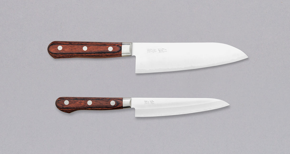 Set sadrži dva noža, santoku i petty, iz Suncraft AUS-10 linije. Noževi AUS-10 linije su oblikovani za kuhare koji traže klasičan zapadnjački nož  od kvalitetnog japanskog čelika. Elegantan, u dobroj ravnoteži - to je japanski nož koji će postati vaš najomiljeniji.