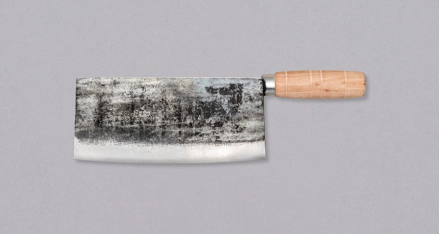 Sentan Chinese Cleaver Shirogami #2 široka je i nešto lakša kineska sjekirica za svestranu upotrebu. U osnovi pripada kategoriji svestranih kuhinjskih noževa, koji se mogu koristiti za pripremu raznih jela od povrća i mesa. Nož spaja visoke mogućnosti i oštrinu japanskog čelika u obliku tradicionalne kineske sjekirice.