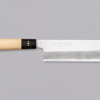 Kakugata Usuba iskovana je od Shirogami #1 čelika - jednog od najčišćih i najtradicionalnijih čelika. S ručno izrezbarenim kanjijem i tipičnom japanskom drškom od drva magnolije s prstenom od roga vodenog bivola, ovaj minimalistički nož za povrće nosi karakteristike tradicionalnih japanskih noževa koji su nam najdraži.
